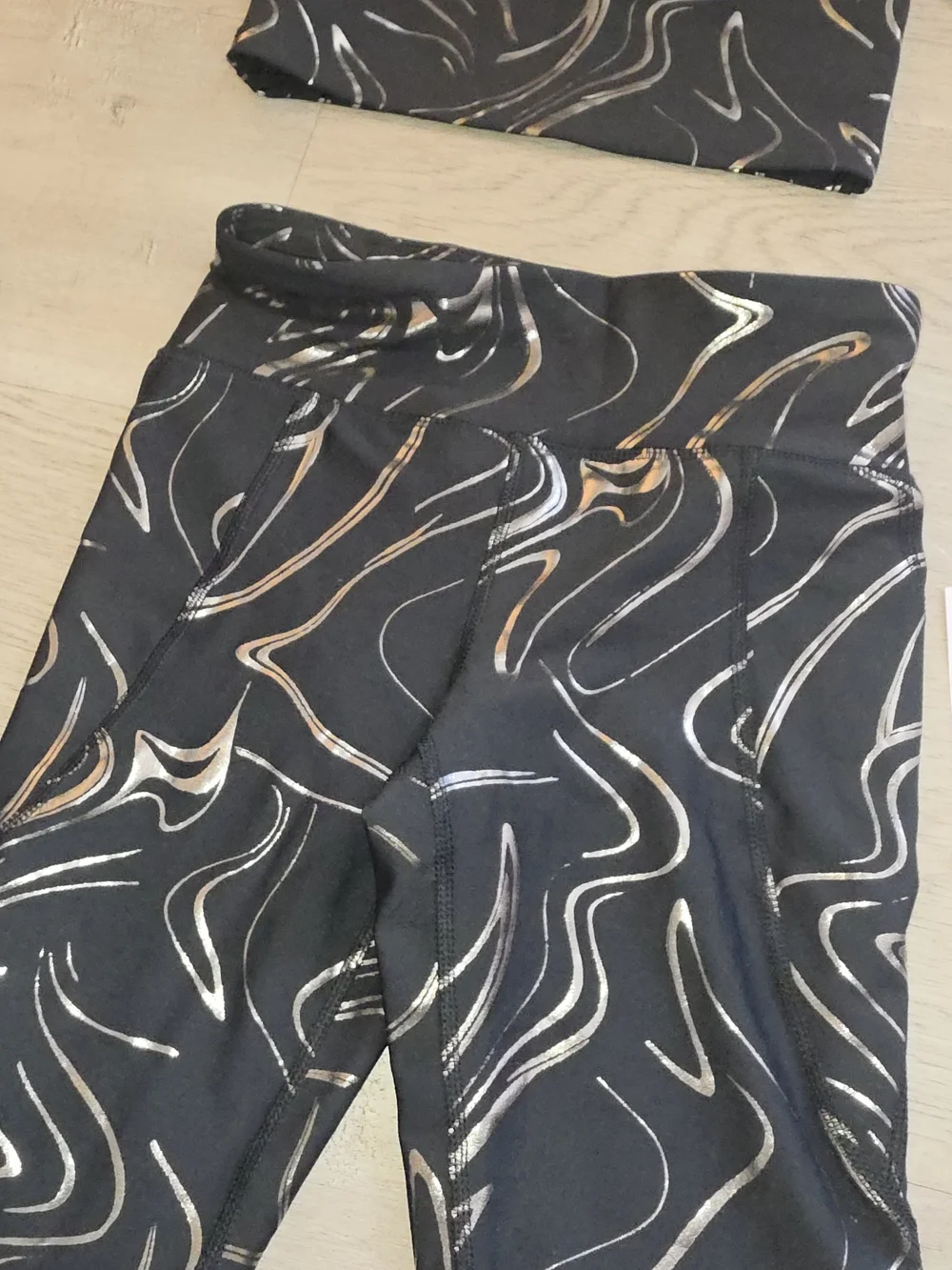 Old Navy Active Powersoft Girls Black Silver Marble-Print Leggings & Sports Bra